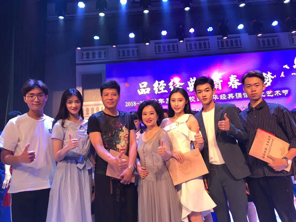 颁奖典礼上的白云学子.jpg