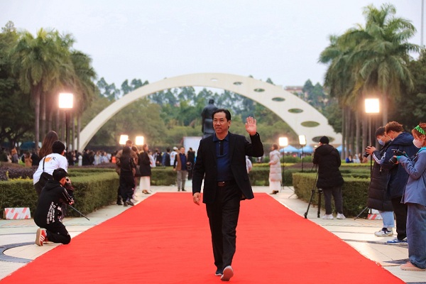 谢可滔董事长亲自走红毯.jpg