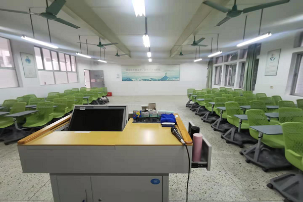 清洁后的教室3.png