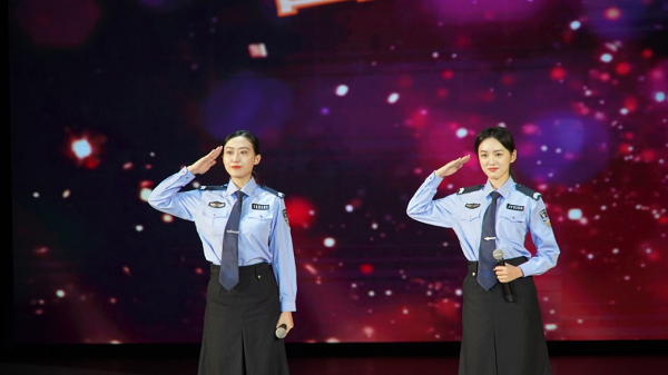 《警花向母校报到》.png