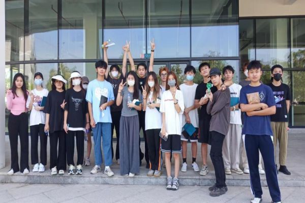 部分学生合影留念.jpg