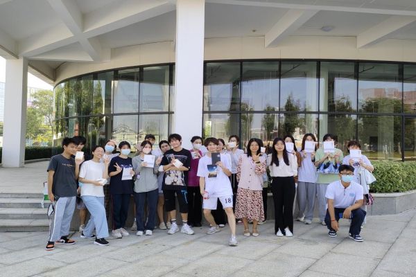 获奖学生留念.jpg