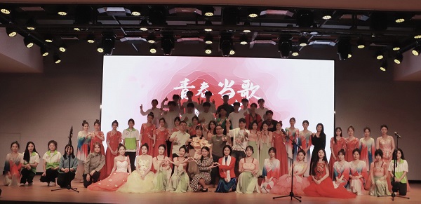 合影留念.jpg